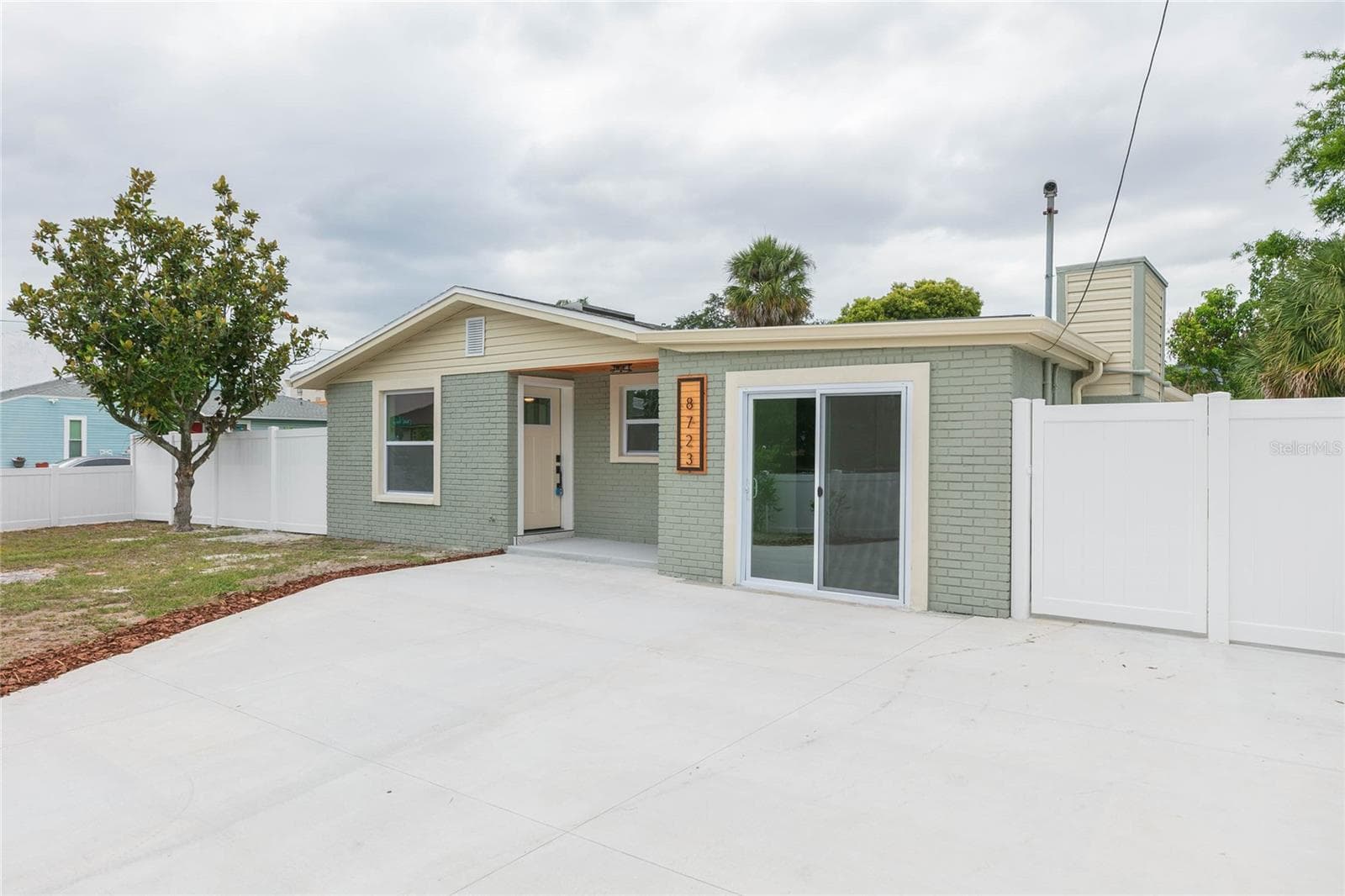 8723 N RIVER FOREST CIR