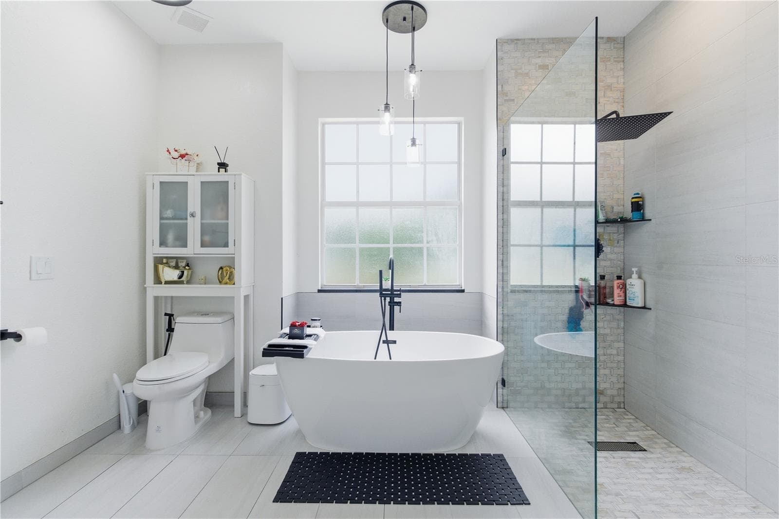 Master bathroom - 8424 BALM ST, WEEKI WACHEE