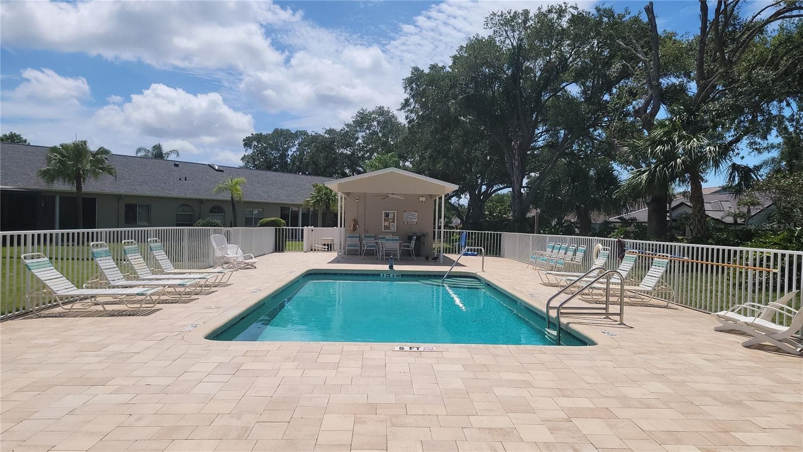 Villas community pool - 6948 STONEYWALK CT, BRADENTON