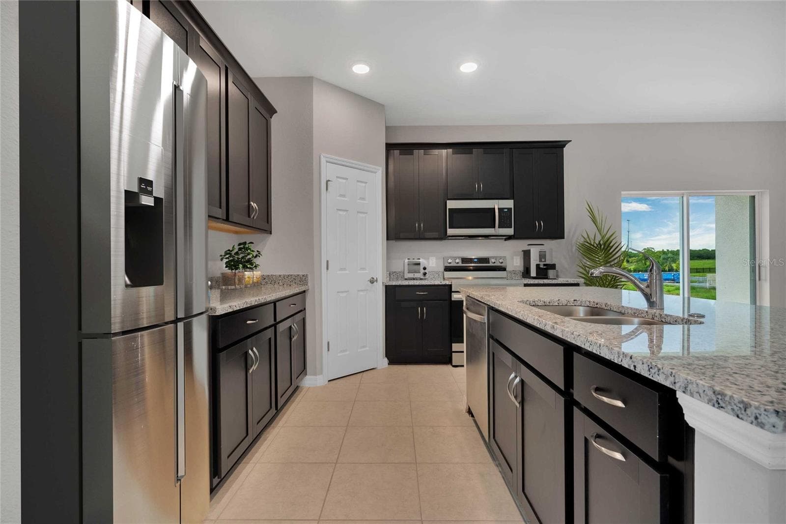 Single Family Residence at 717 CROWN ROSE DR, EAGLE LAKE, photo 7 of 39