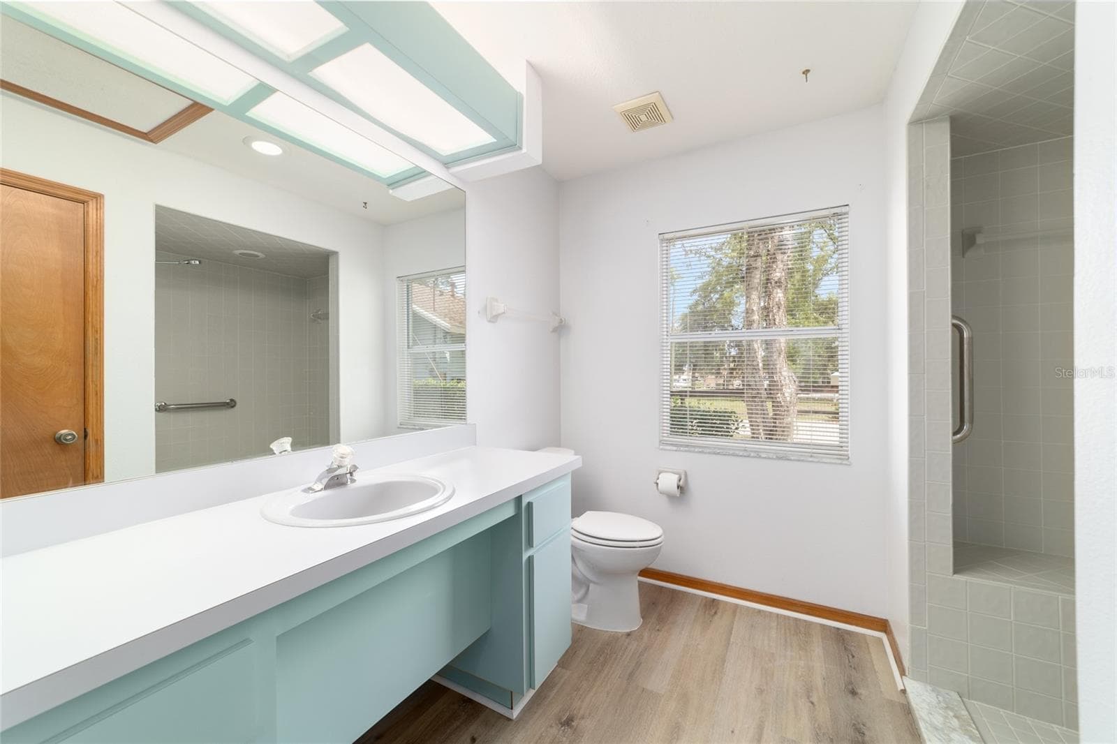 In-Law Suite/Guest Bathroom - 13984 SW 80TH ST, DUNNELLON