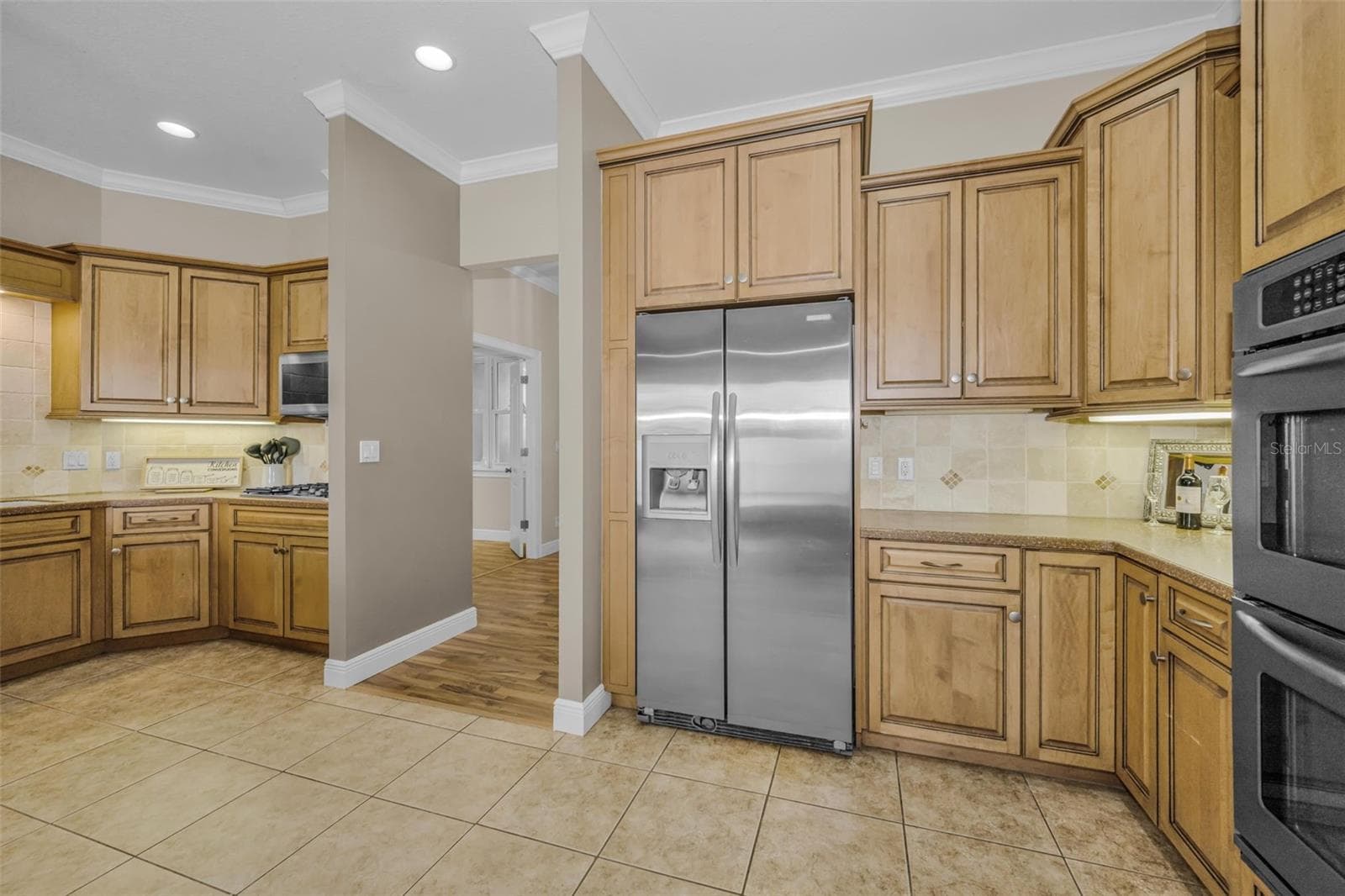 SOLID WOOD CABINTRY WITH CROWN AND BASE MOLDING - 1888 BUGLE LN, CLEARWATER