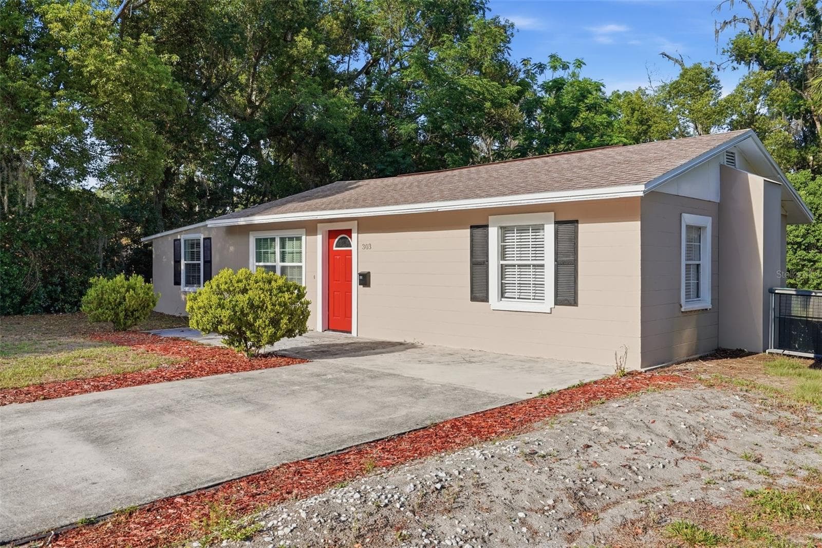 Single Family Residence at 303 JOSEPHINE AVE, FRUITLAND PARK, photo 2 of 24