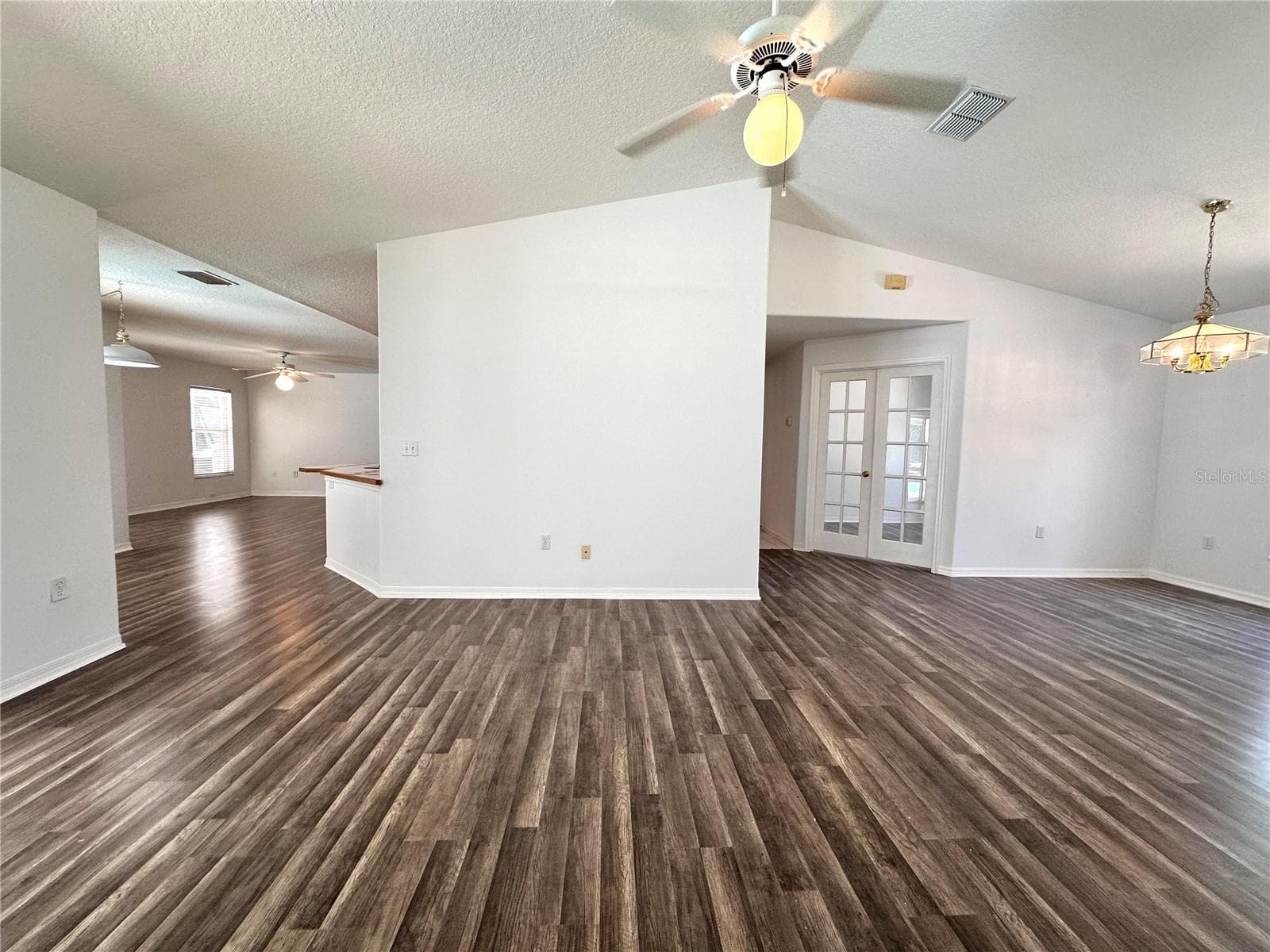 Single Family Residence at 29439 SCHINNECOCK HILLS LN, SAN ANTONIO, photo 4 of 74