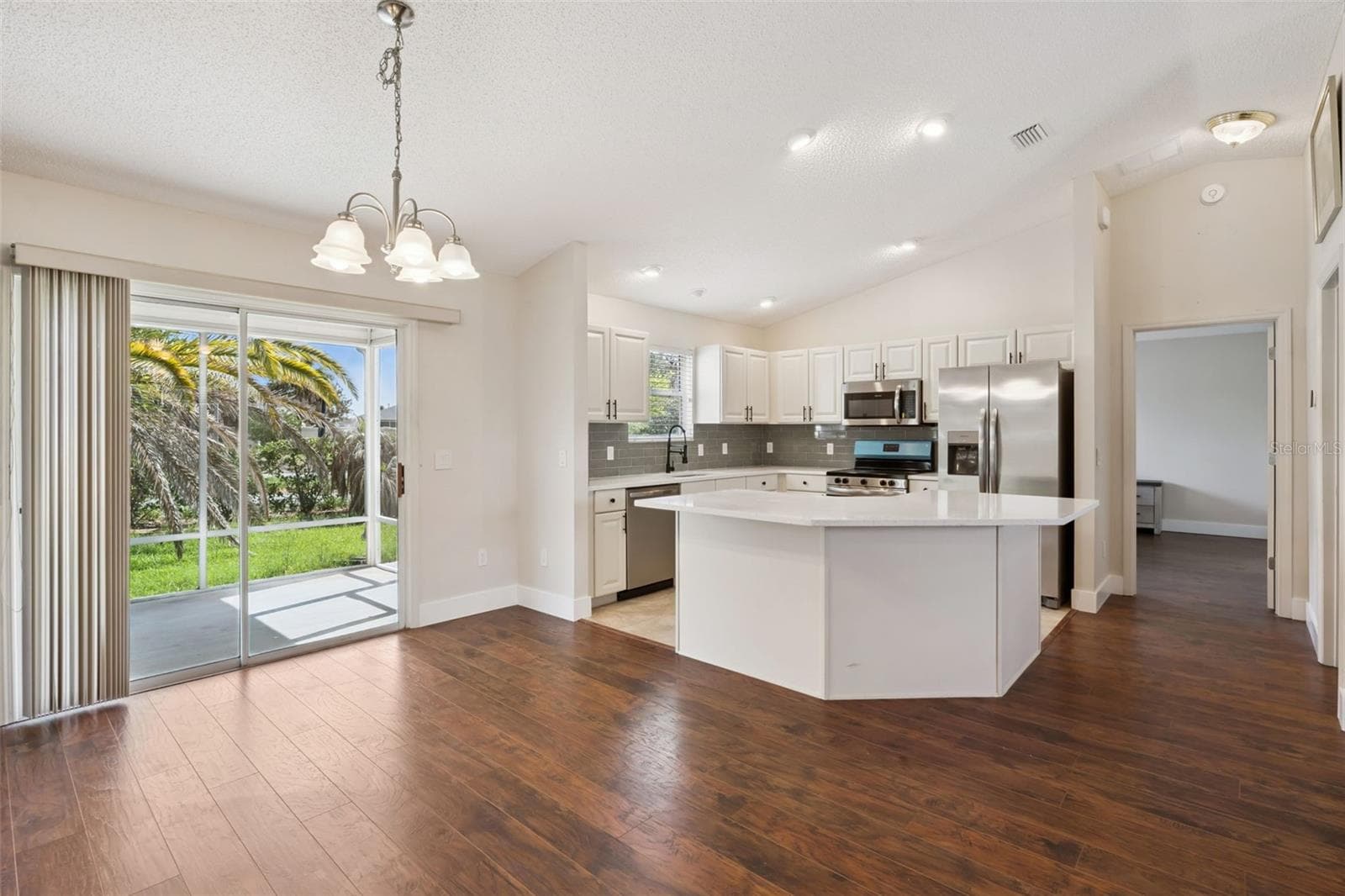 Upgraded Kitchen Open to Living Room - 1575 HOLLYBERRY PL, THE VILLAGES