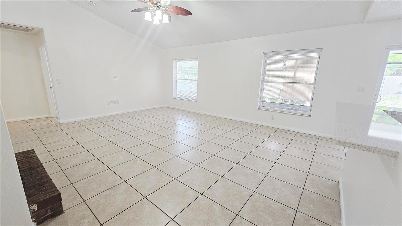 Single Family Residence at 11318 PALOMAR ST, SPRING HILL, photo 7 of 28