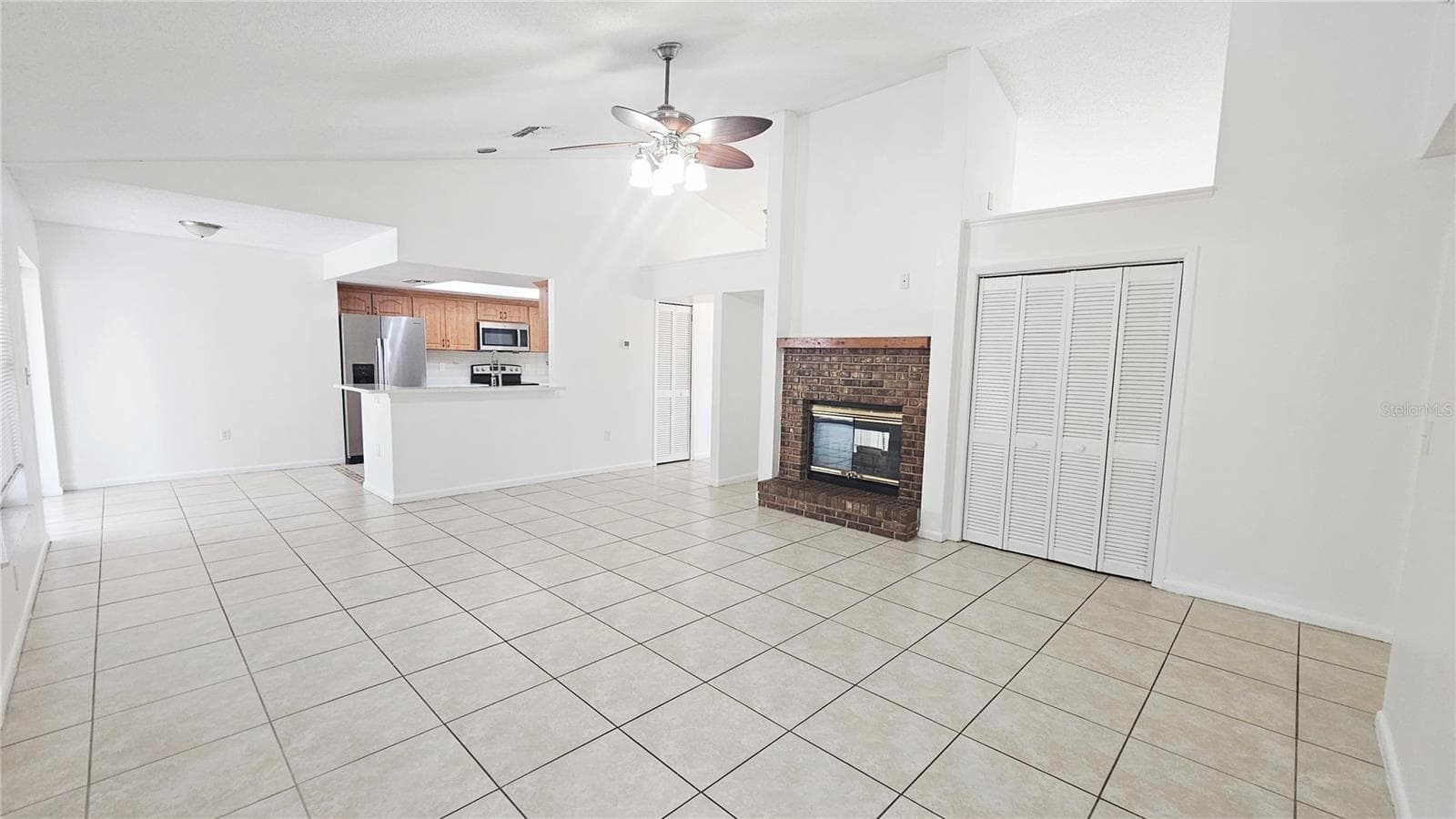 Single Family Residence at 11318 PALOMAR ST, SPRING HILL, photo 8 of 28