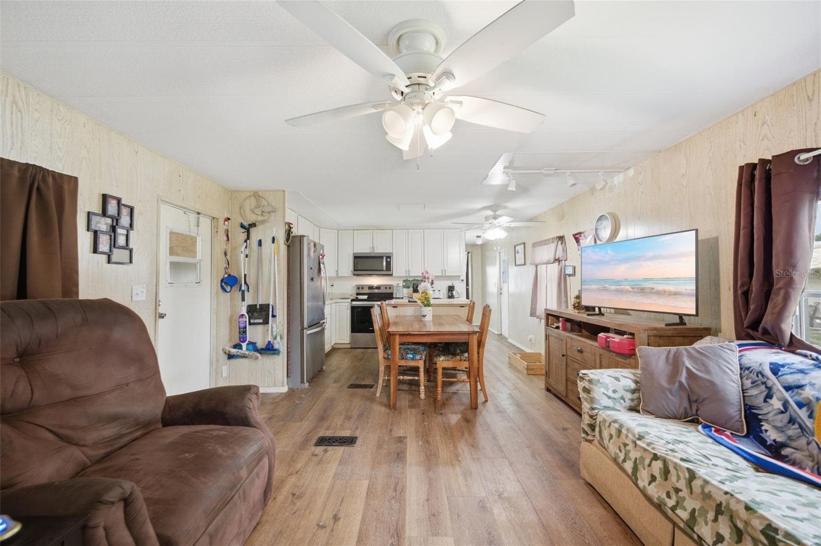 Manufactured Home at 1056 BLUE HERON LN, MOORE HAVEN, photo 17 of 32