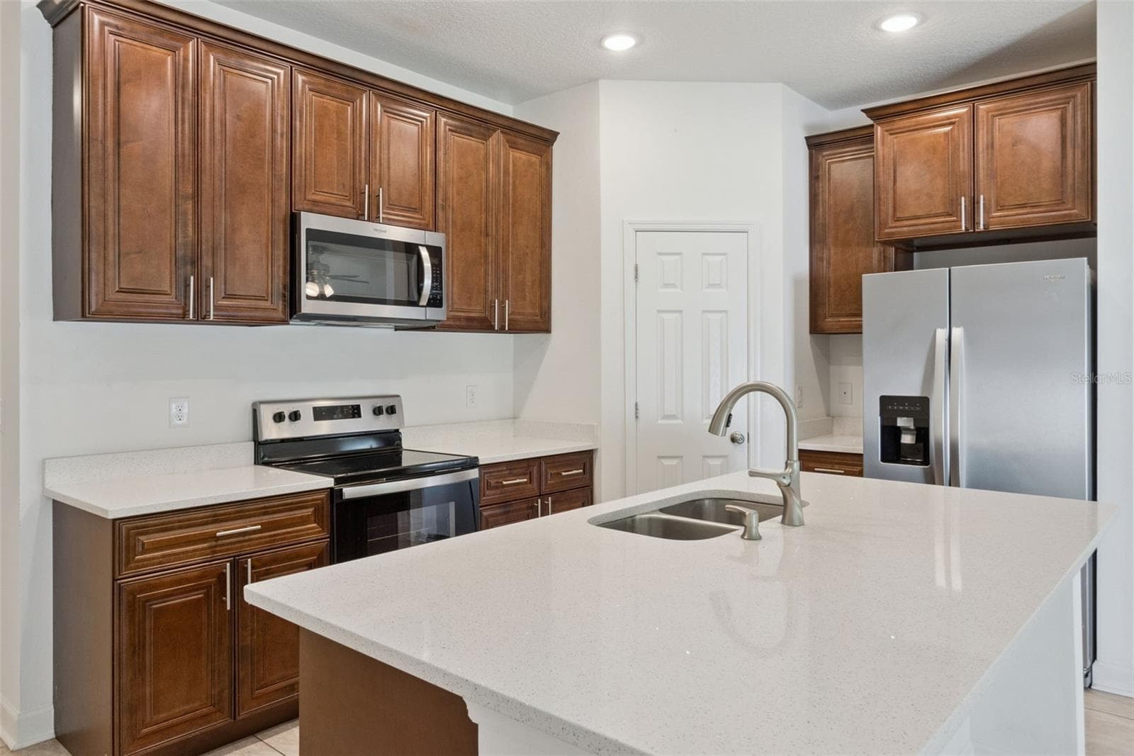 Quartz Countertops - 2505 BAKER AVE E, HAINES CITY