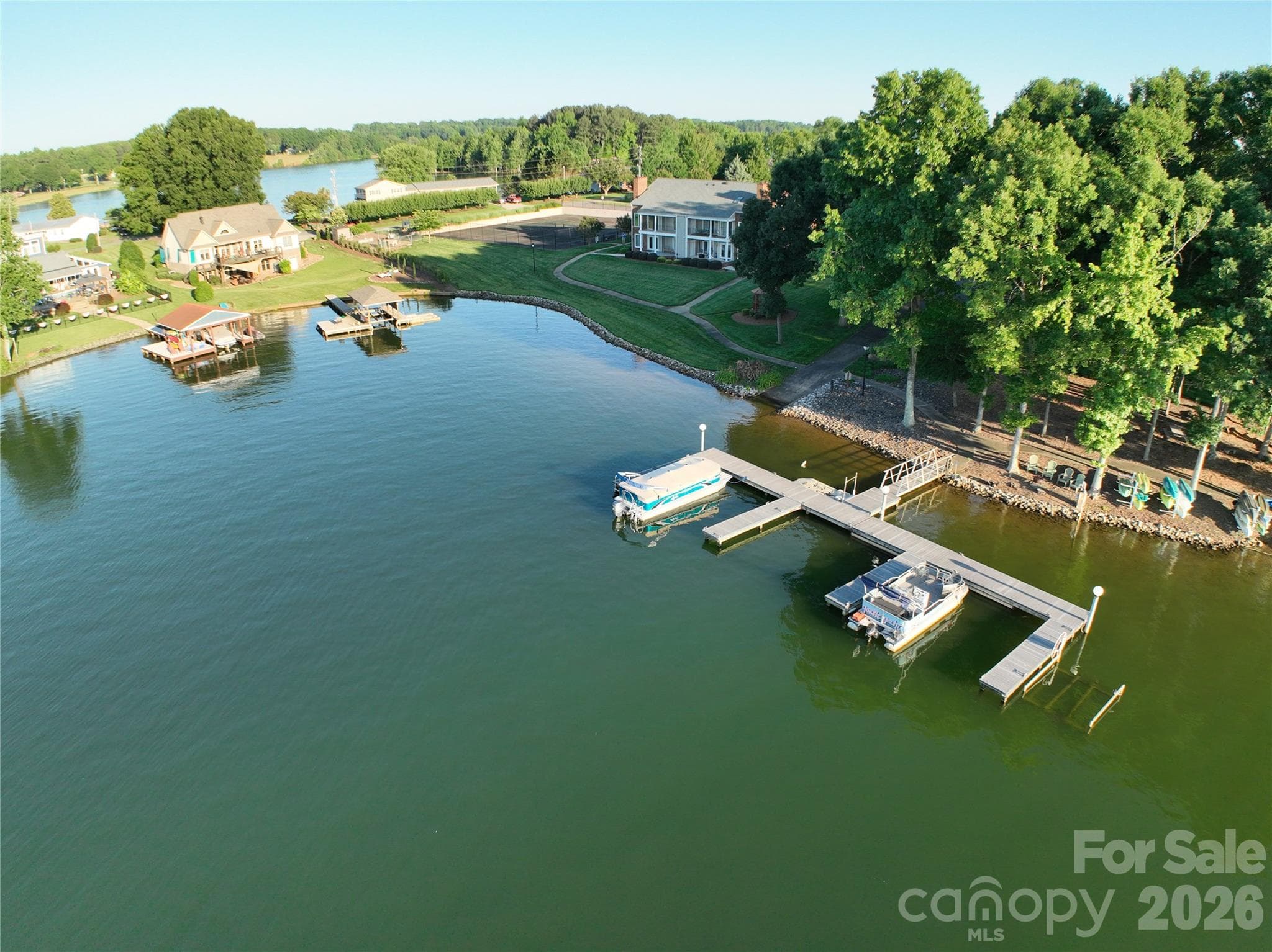 Beautiful waterfront property with boat slip. - 100 Northshore Court, Cherryville