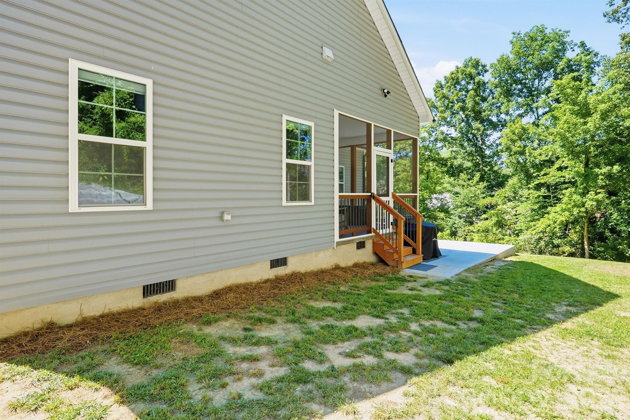 Single Family Residence at 413 Lakewood Drive, Lexington, photo 5 of 48