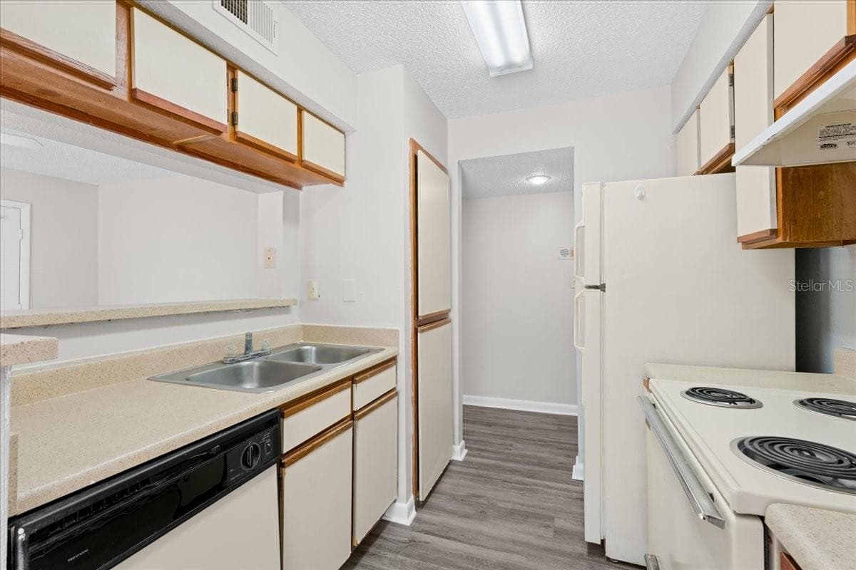 Condominium at 8641 FANCY FINCH DR #102, TAMPA, photo 7 of 29