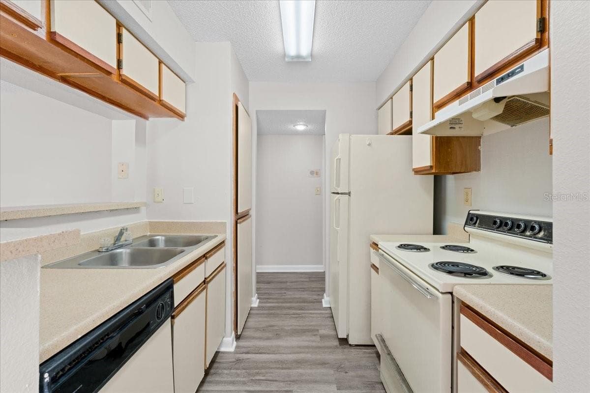 Condominium at 8641 FANCY FINCH DR #102, TAMPA, photo 8 of 29