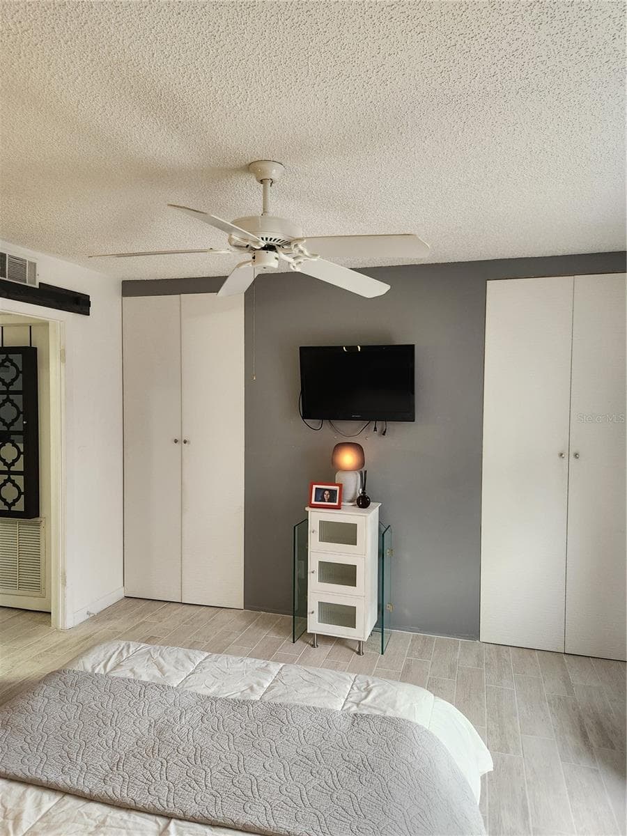Spacious walk-in closet - 9101 W HILLSBOROUGH AVE #I209, TAMPA