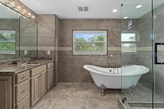 primary tub and sink - 2309 CYPRESS WALK WAY, RUSKIN