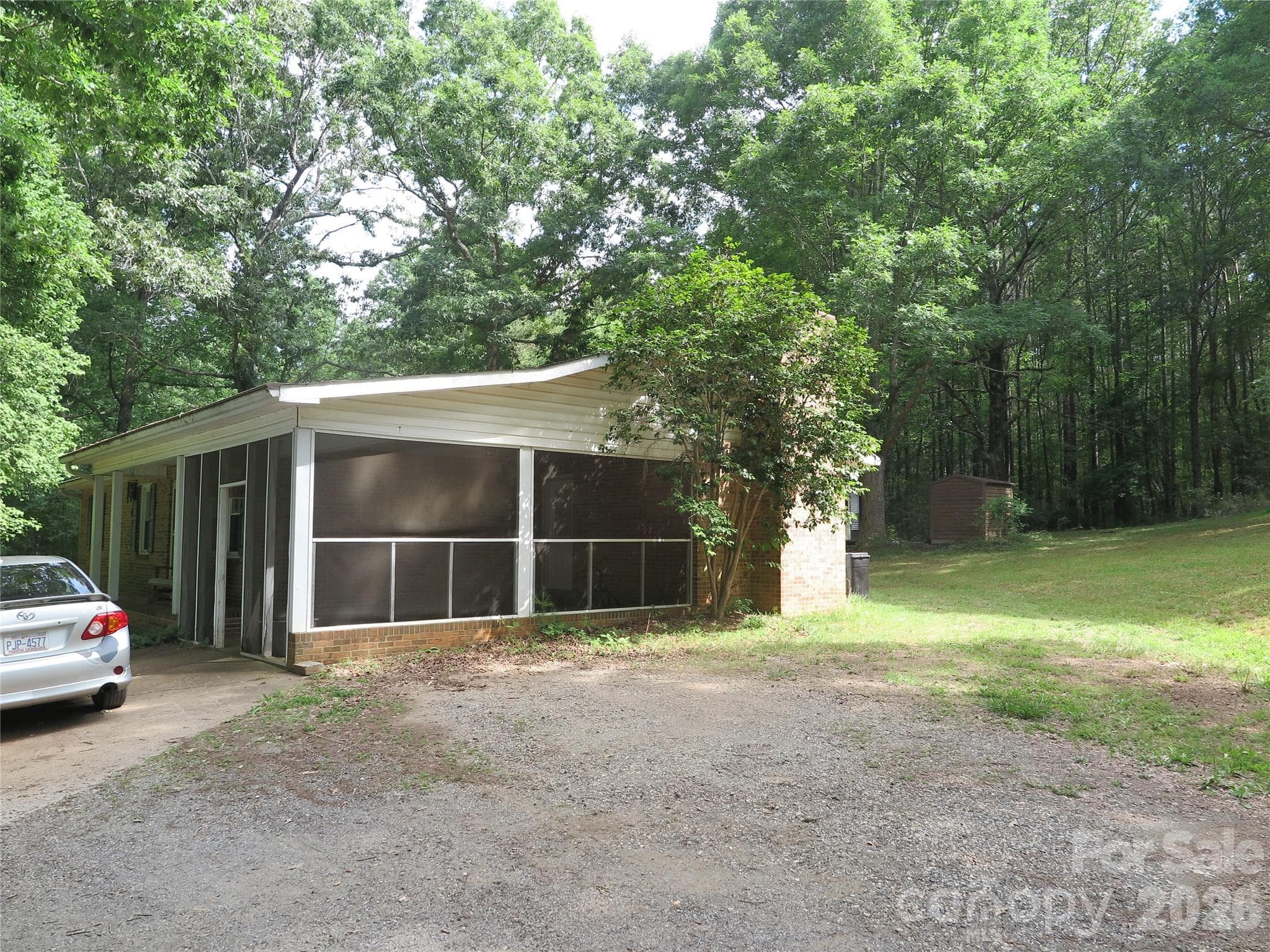 Single Family Residence at 112 Glenn Oaks Drive, Lawndale, photo 4 of 25