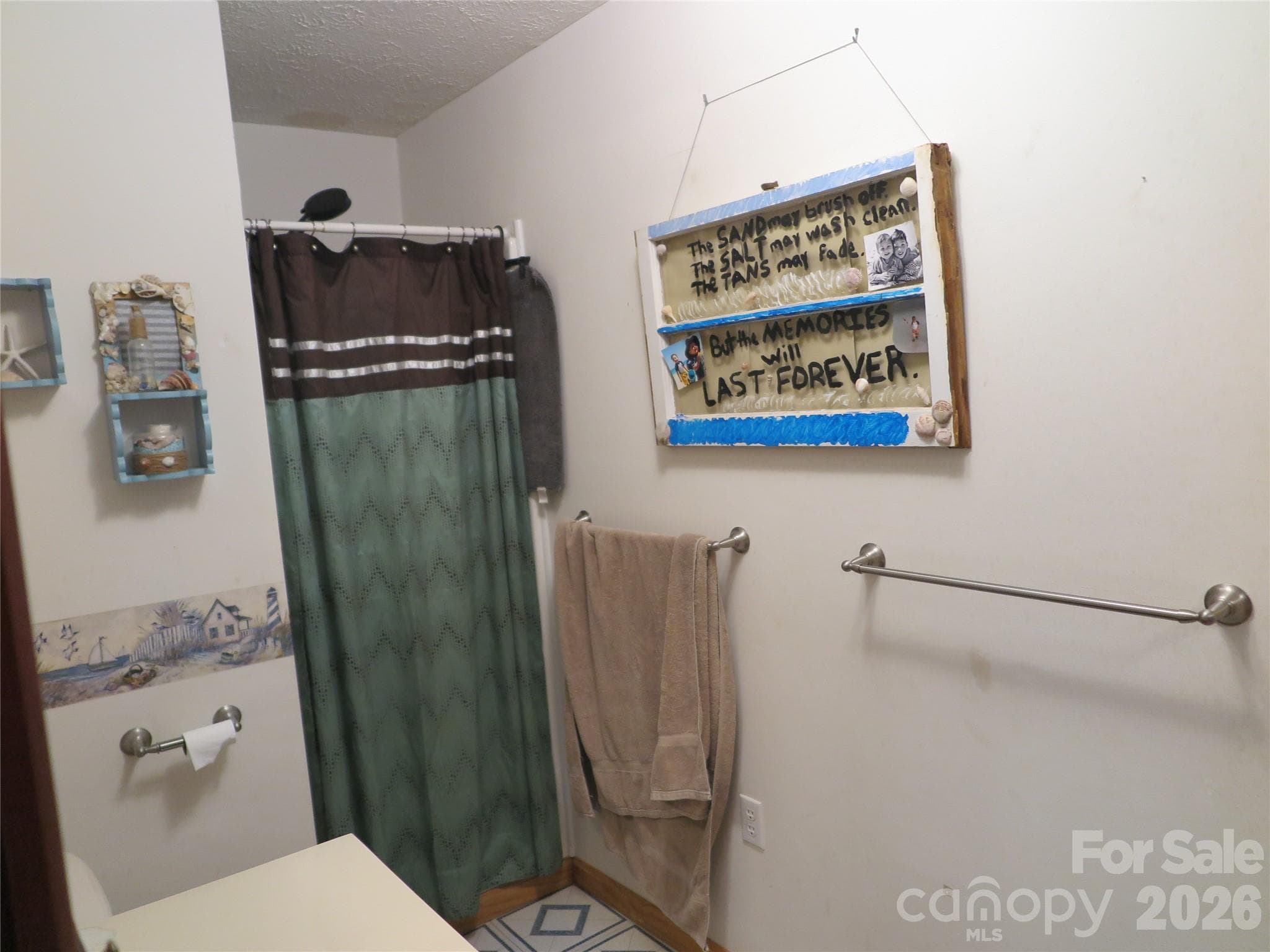 Single Family Residence at 112 Glenn Oaks Drive, Lawndale, photo 11 of 25