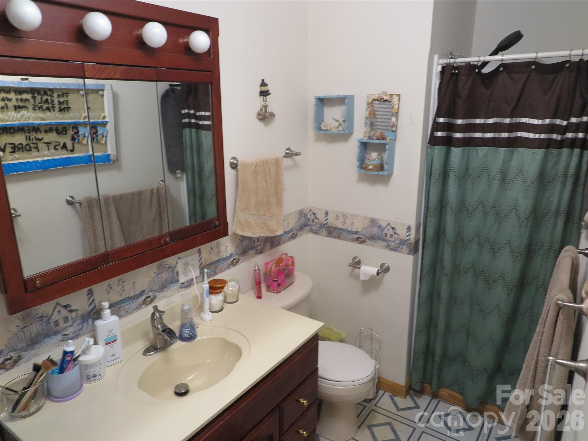 Single Family Residence at 112 Glenn Oaks Drive, Lawndale, photo 12 of 25