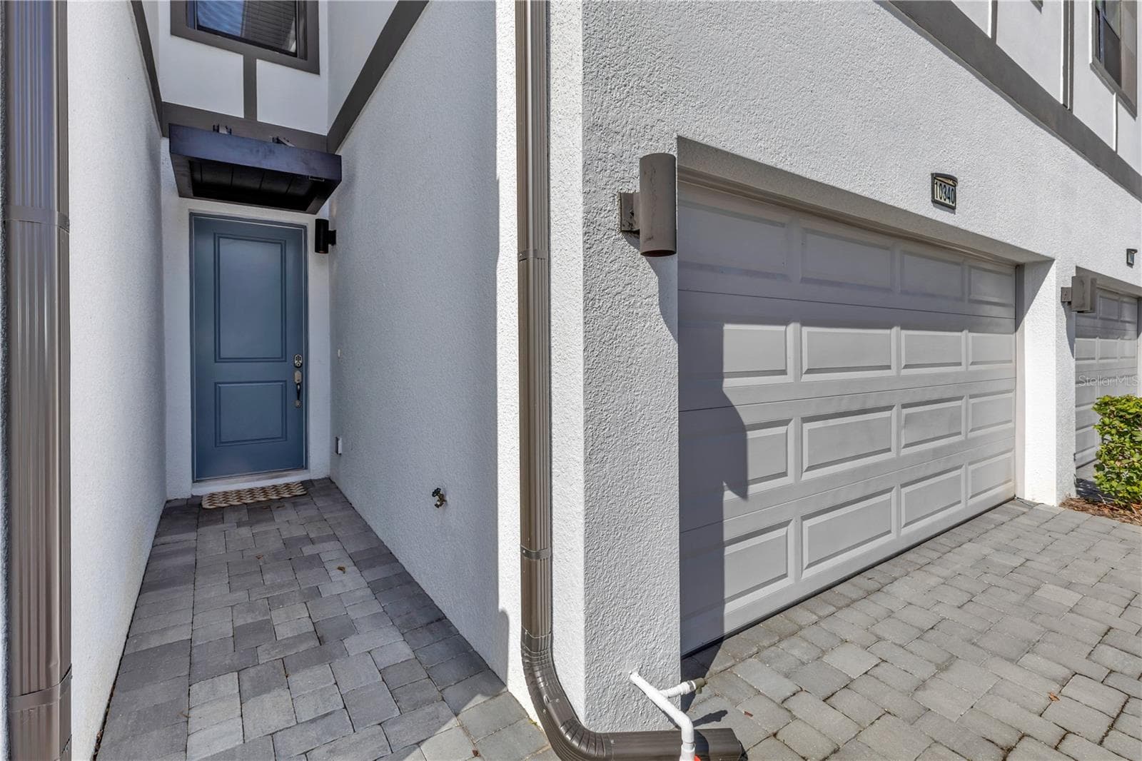 Townhouse at 10340 EBB TIDE LN, ORLANDO, photo 2 of 36