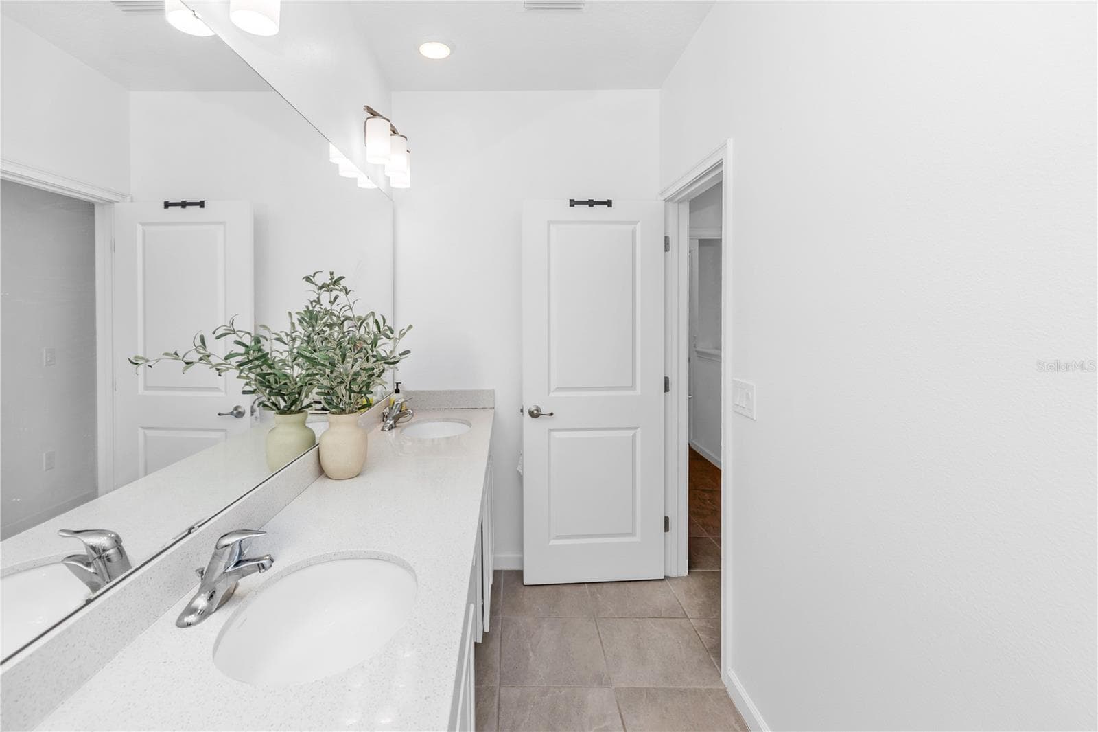 Upstairs Primary Bathroom (2) - 10340 EBB TIDE LN, ORLANDO