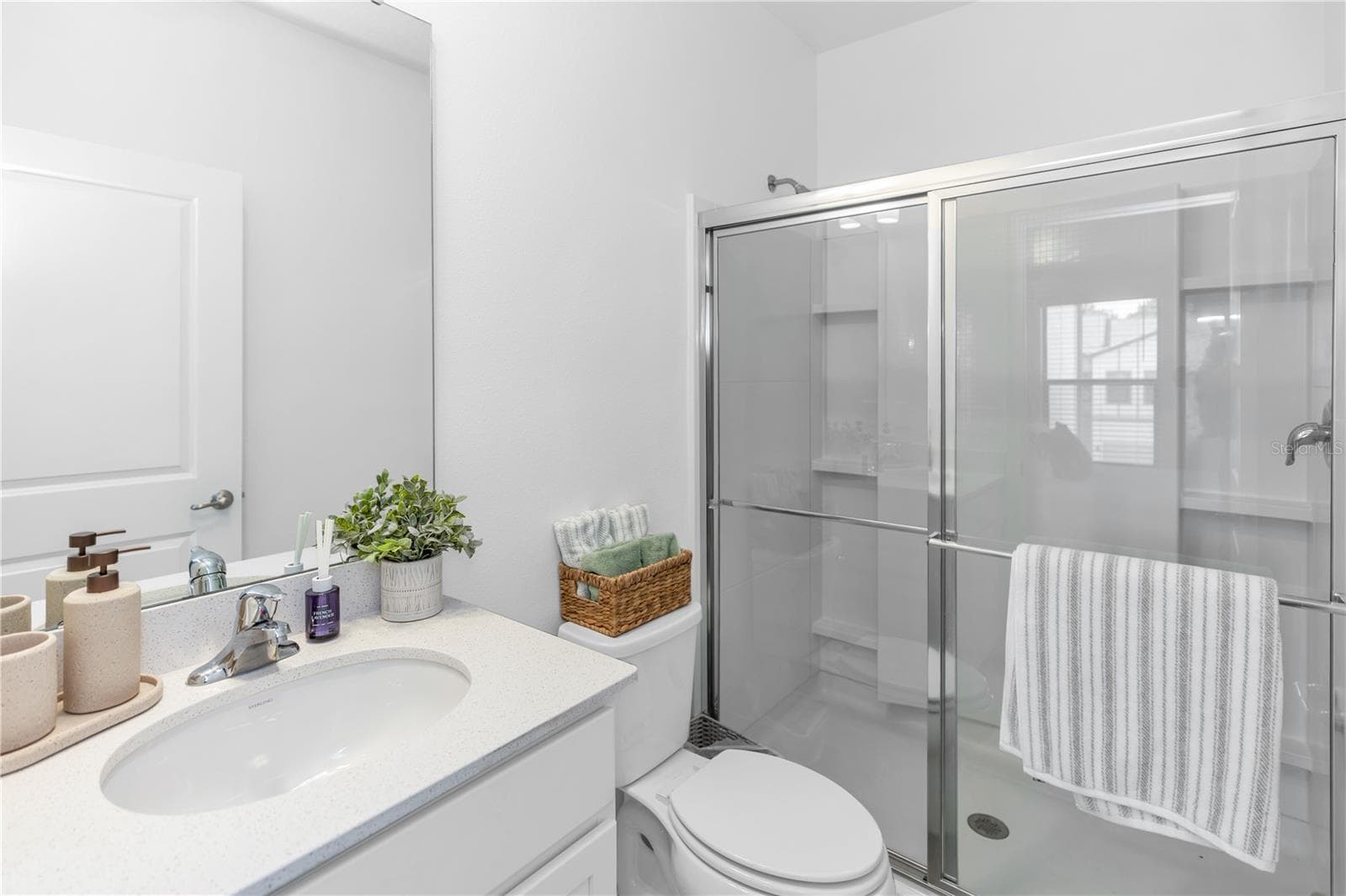 Guest Bathroom (4) - 10340 EBB TIDE LN, ORLANDO