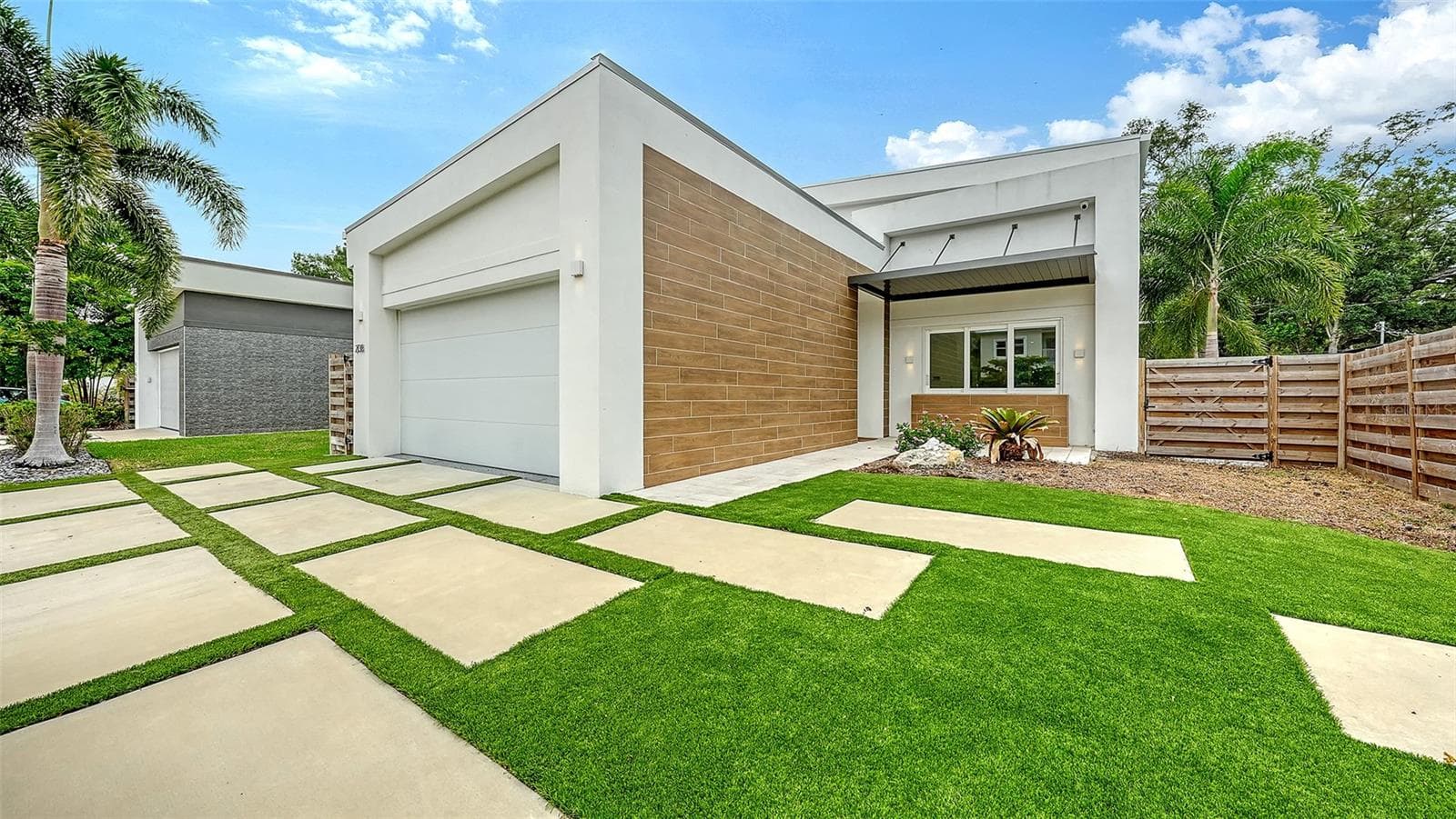 Single Family Residence at 2138 HAWTHORNE ST, SARASOTA, photo 2 of 53
