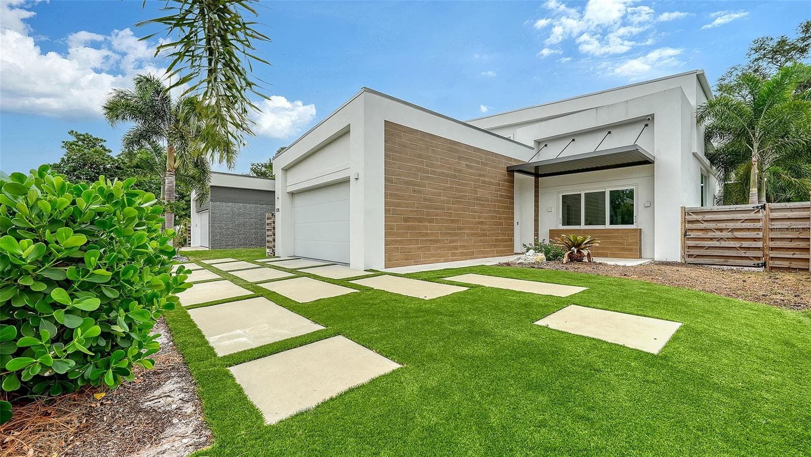 Single Family Residence at 2138 HAWTHORNE ST, SARASOTA, photo 4 of 53