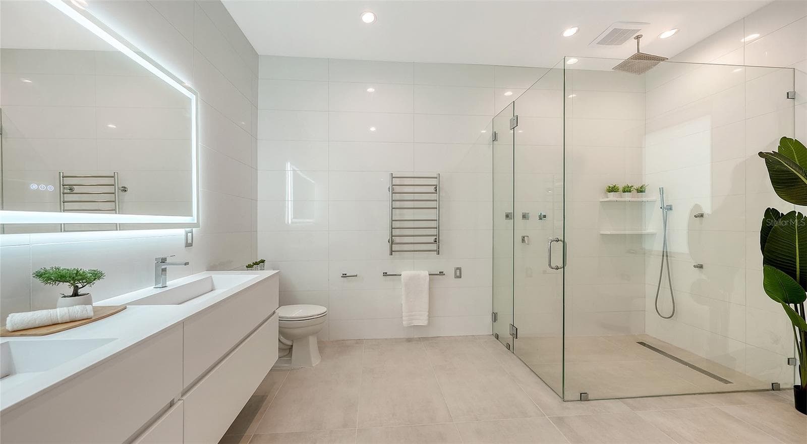 Primary bath - 2138 HAWTHORNE ST, SARASOTA