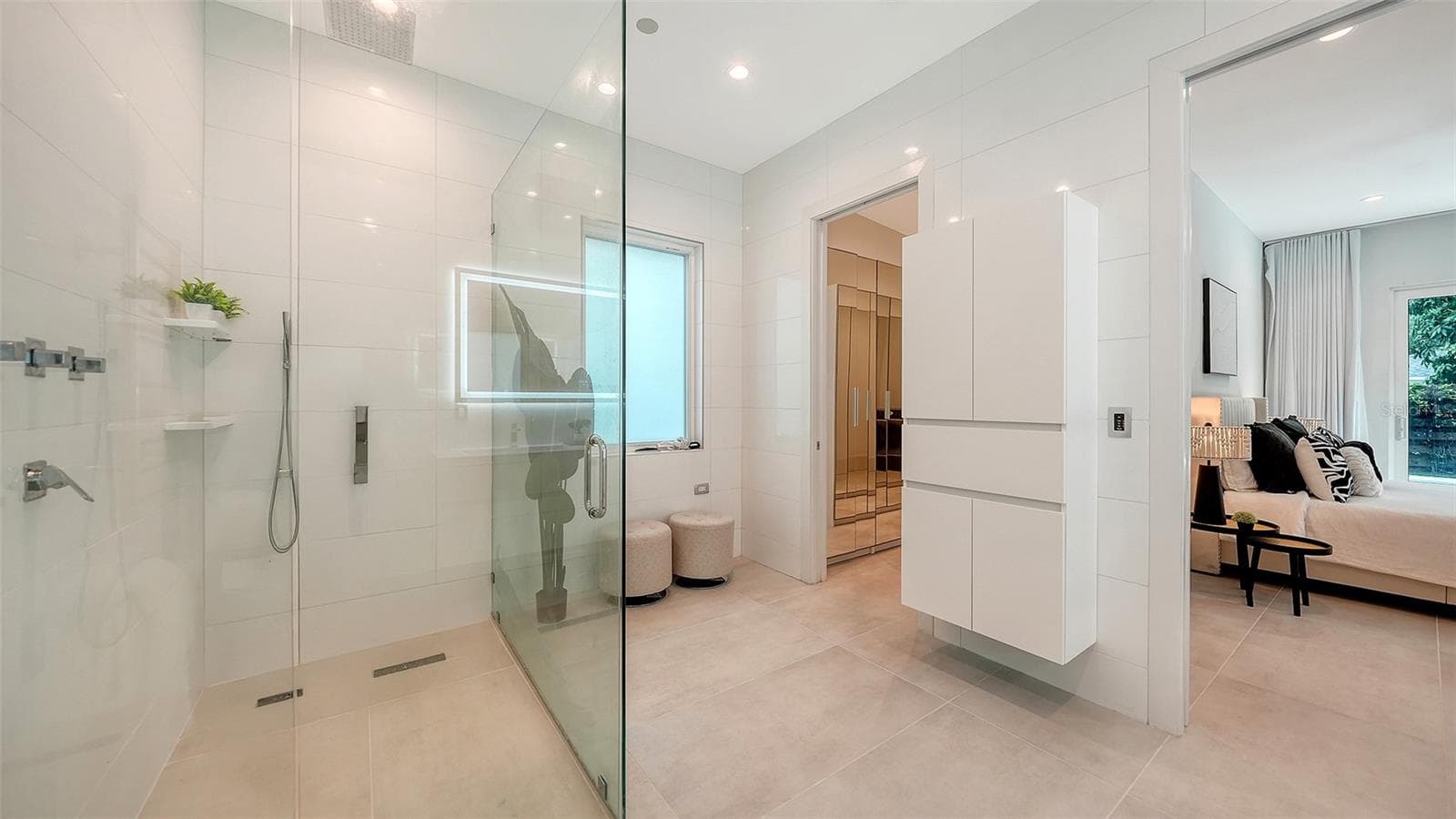 Primary bath - 2138 HAWTHORNE ST, SARASOTA