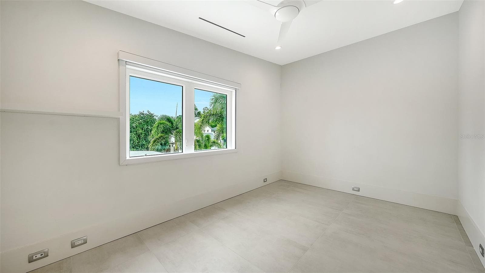 Upstairs bedroom 1 - 2138 HAWTHORNE ST, SARASOTA
