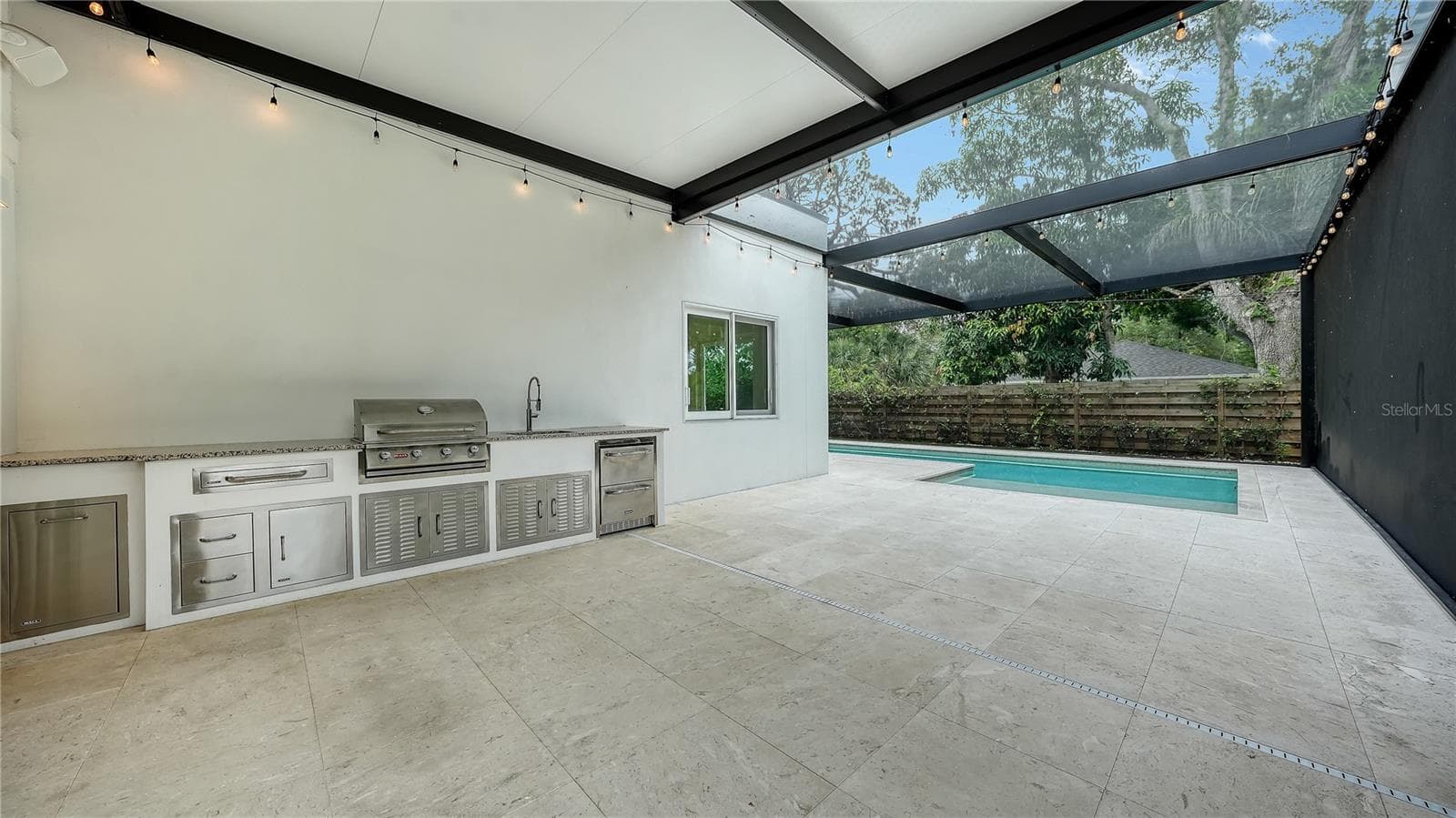 Full outdoor kitchen with fridge - 2138 HAWTHORNE ST, SARASOTA