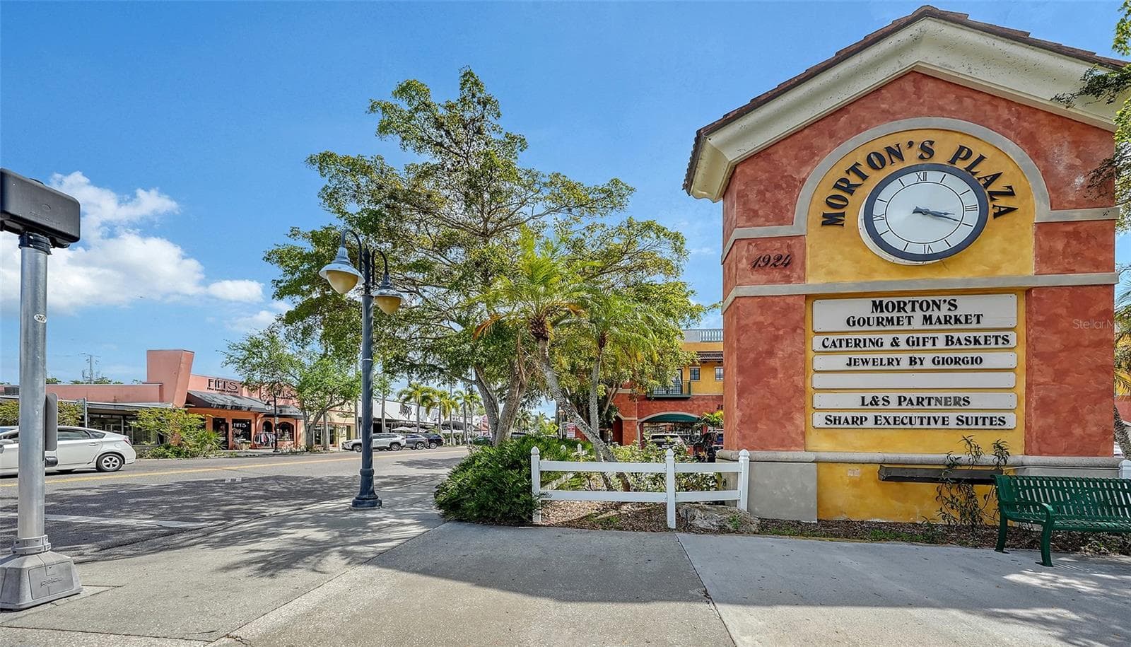 Area shopping and dining - 2138 HAWTHORNE ST, SARASOTA