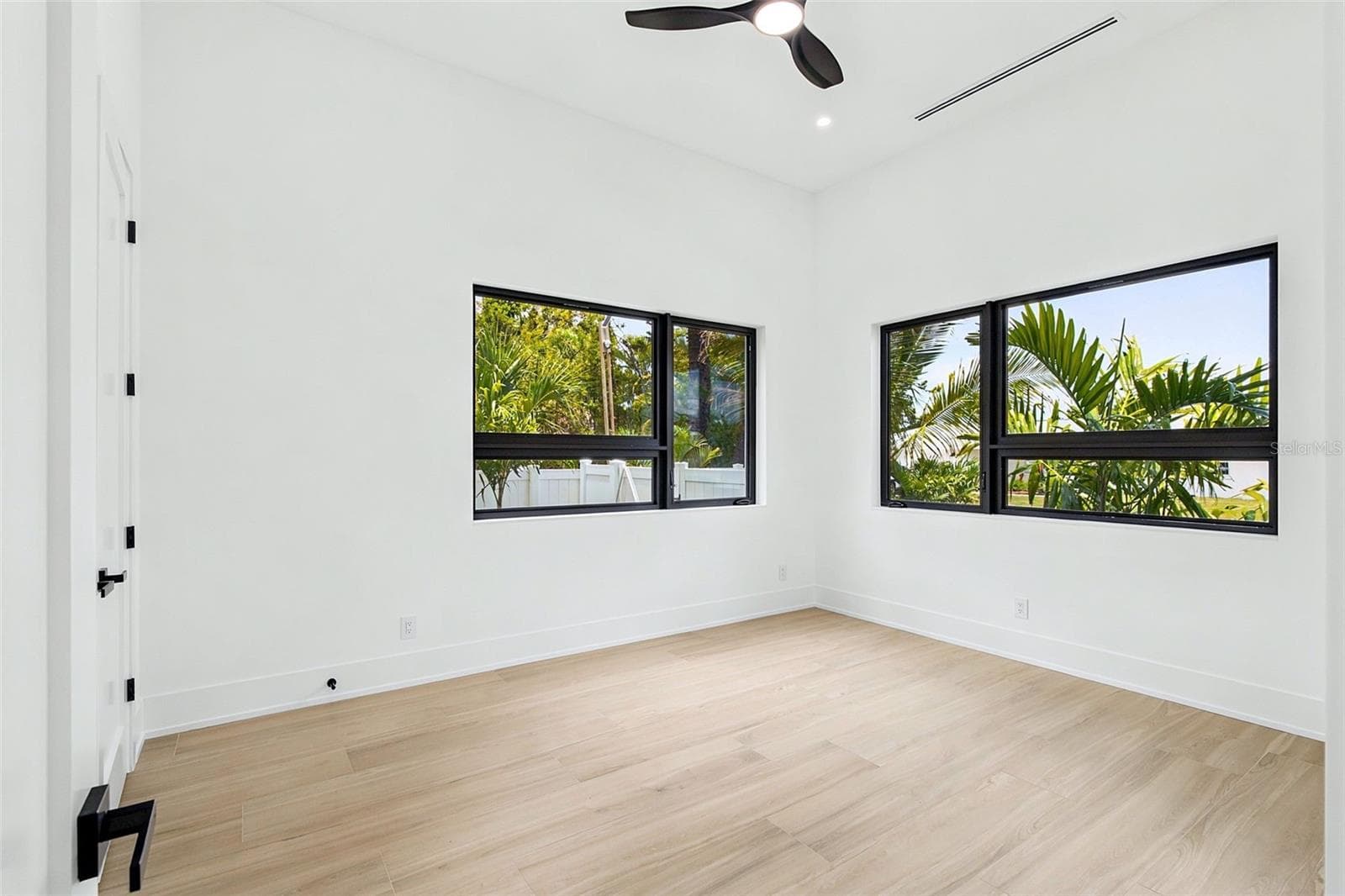 Single Family Residence at 1870 JASMINE DR, SARASOTA, photo 25 of 120