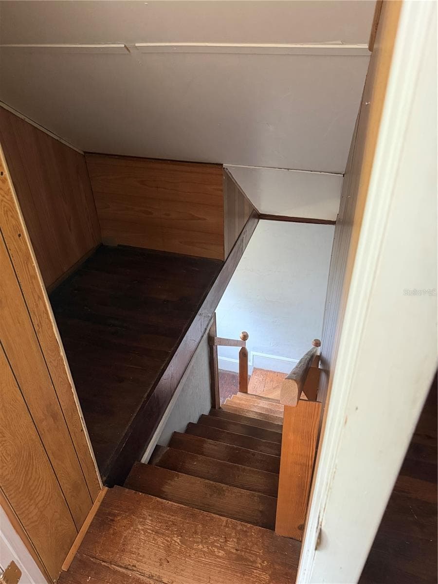 Stairs - 528 N ADELLE AVE, DELAND