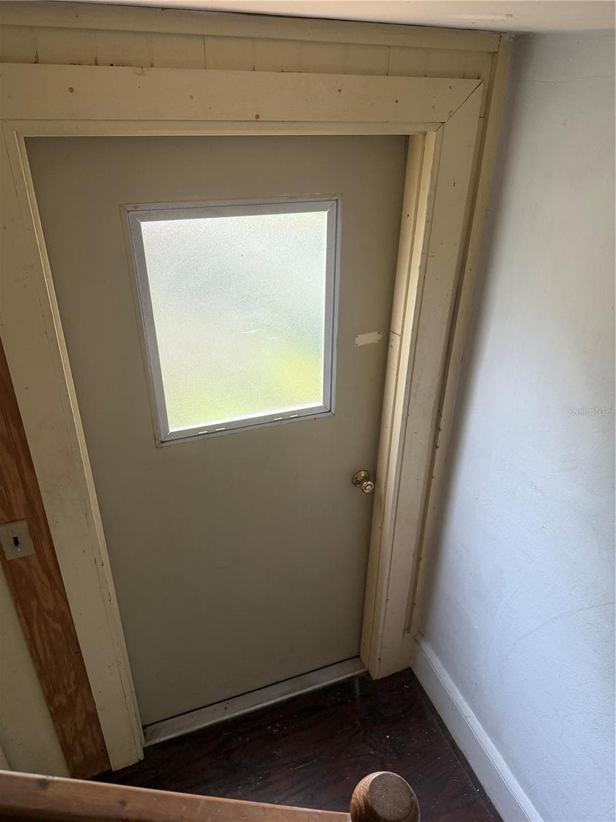 Independent entrance to the upstairs room - 528 N ADELLE AVE, DELAND
