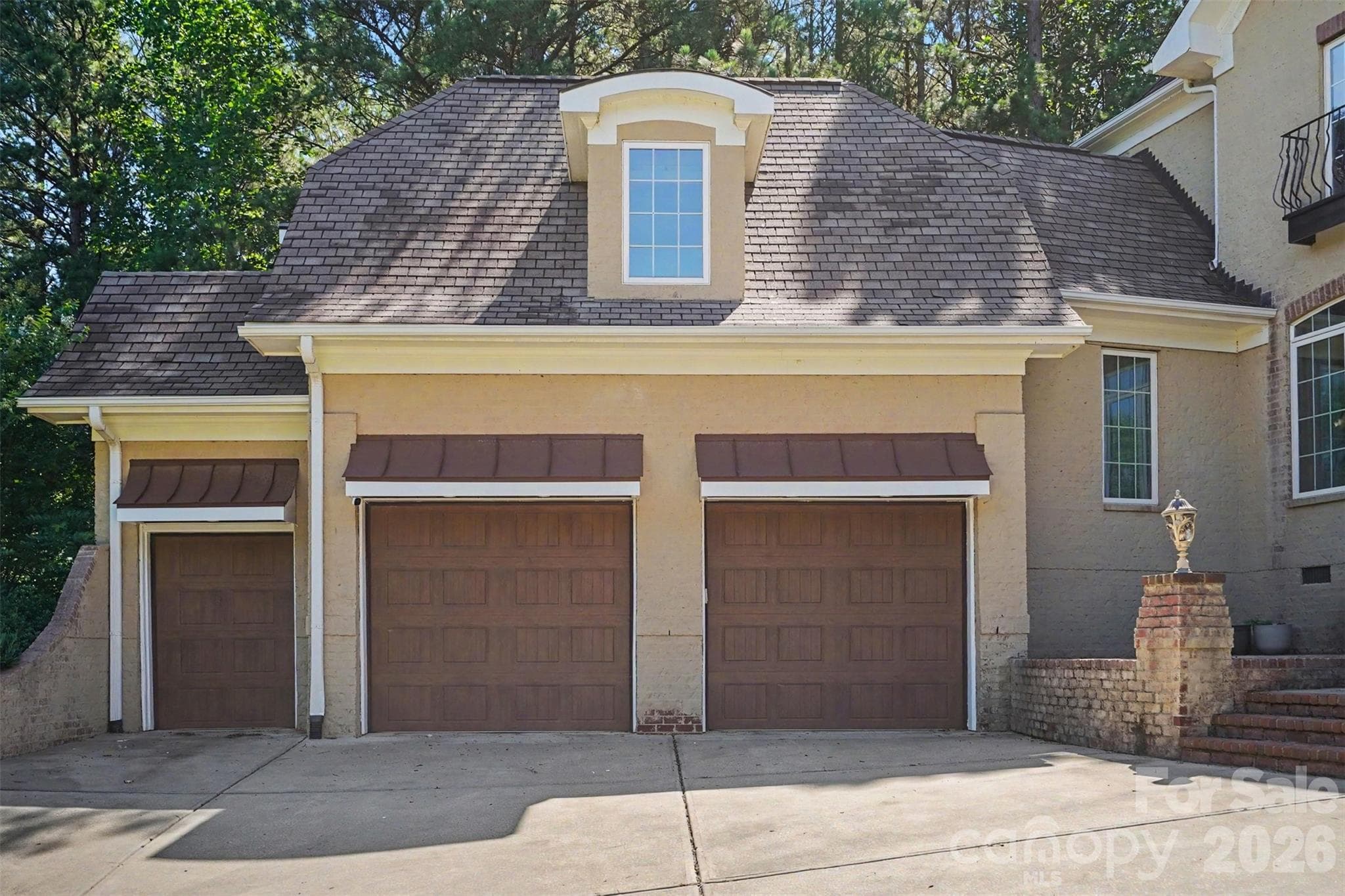 3 Car Garage - 5129 Watermead Lane, Belmont