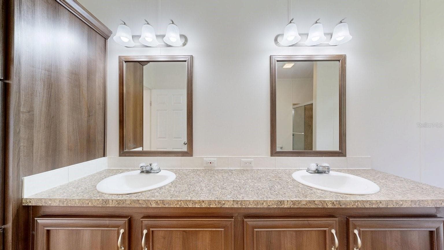 Manufactured Home at 2930 PALMETTO ST, BUNNELL, photo 6 of 31