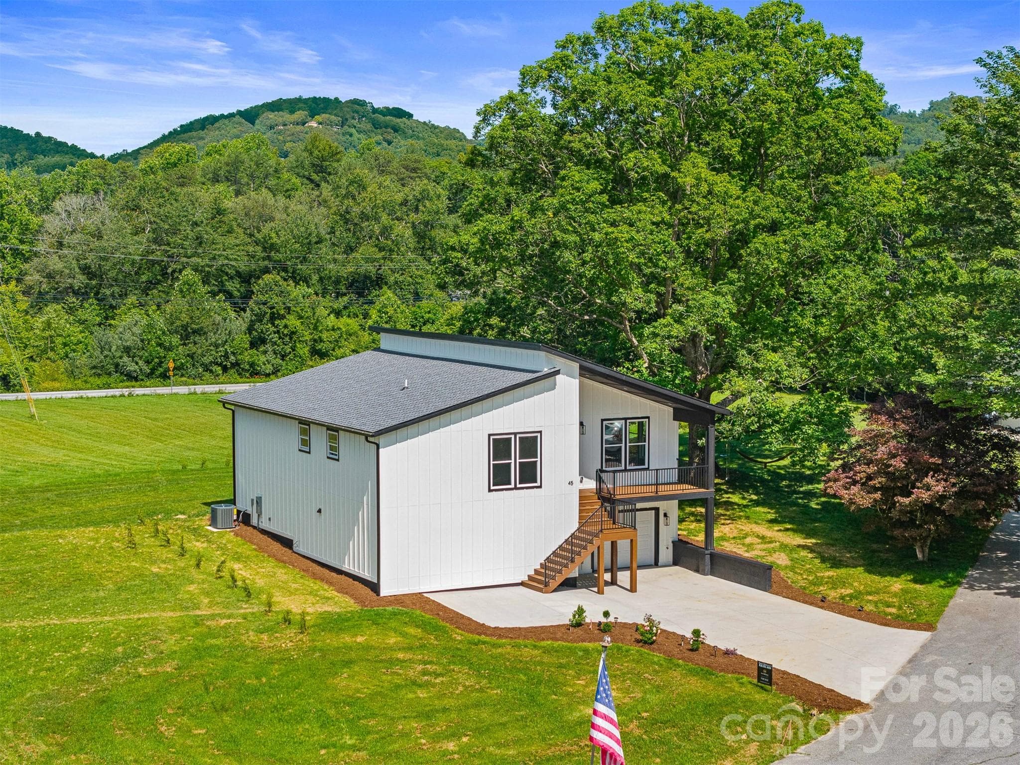 Single Family Residence at Hendersonville, photo 5 of 47
