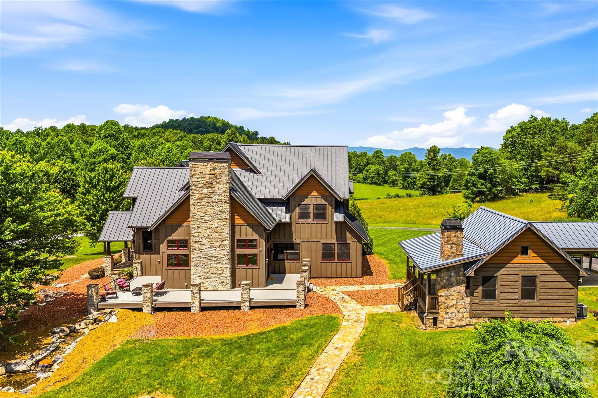 Multi-family property - 4862 Pinnacle Mountain Road, Zirconia