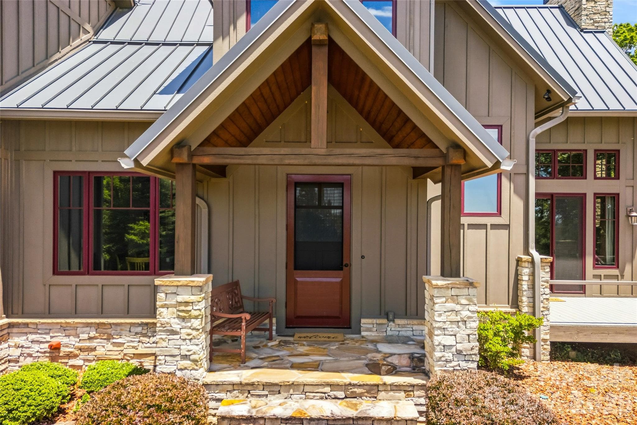 Custom craftsman construction - 4862 Pinnacle Mountain Road, Zirconia