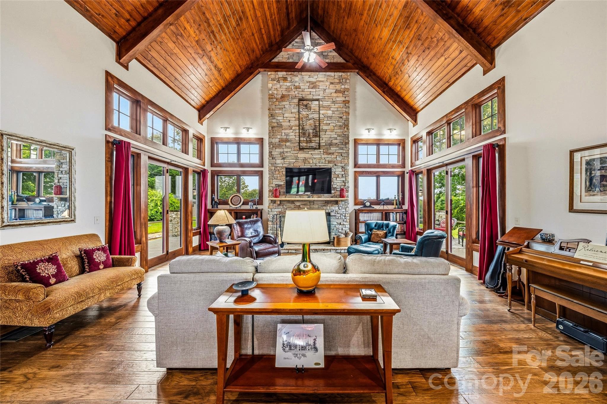 Timber-frame inspired architecture - 4862 Pinnacle Mountain Road, Zirconia