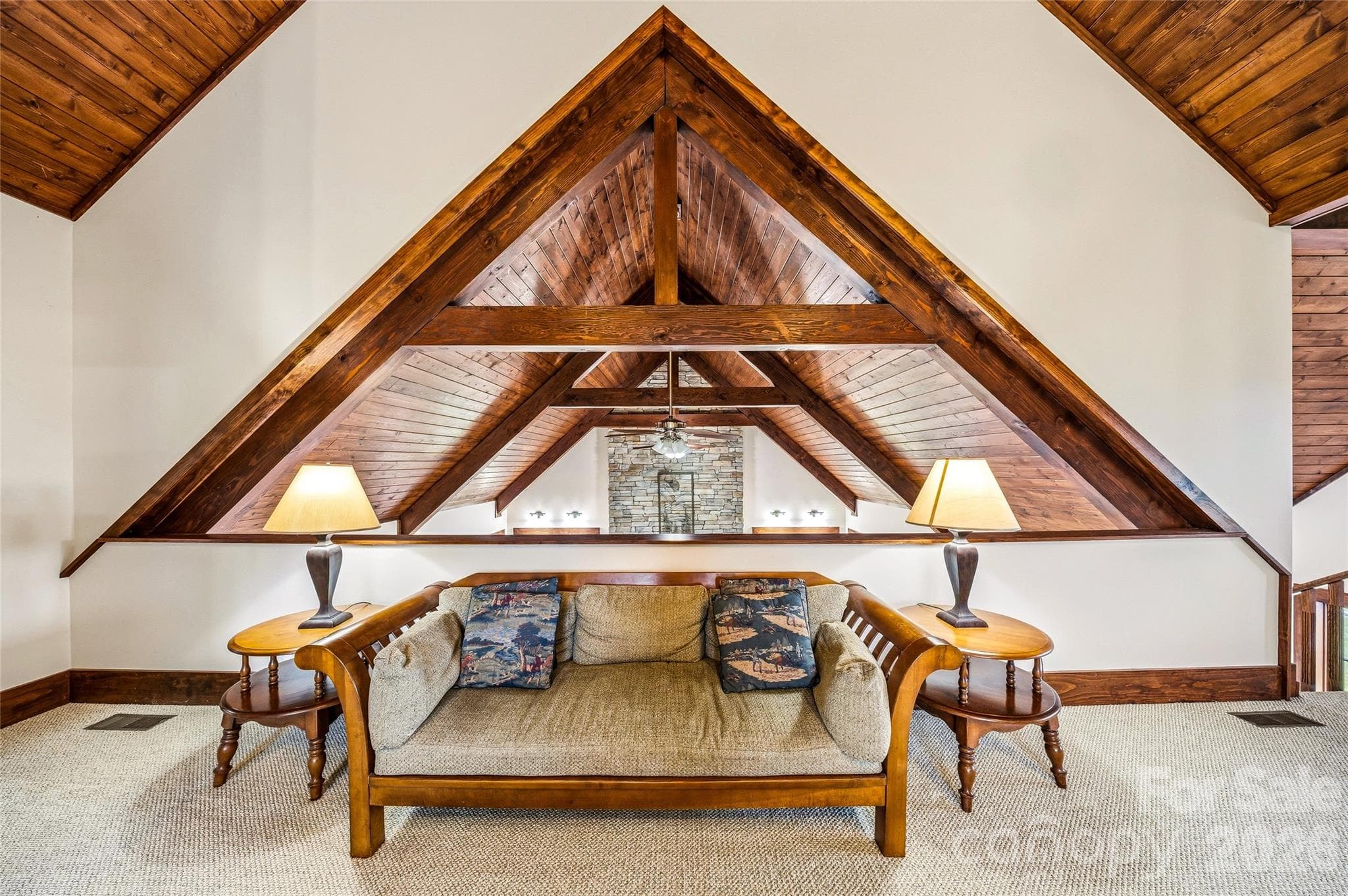 Upper level loft overlooks living room - 4862 Pinnacle Mountain Road, Zirconia
