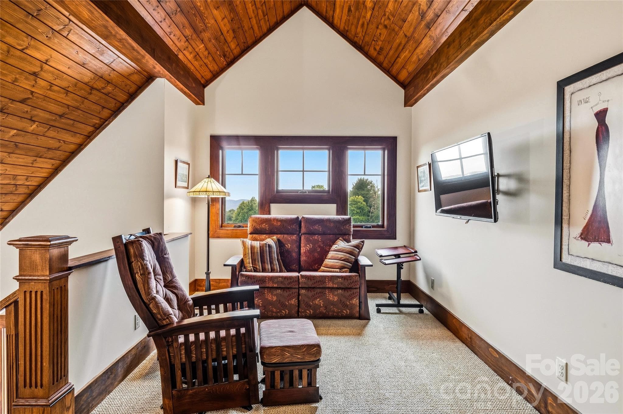 Sitting area with mountain views - 4862 Pinnacle Mountain Road, Zirconia