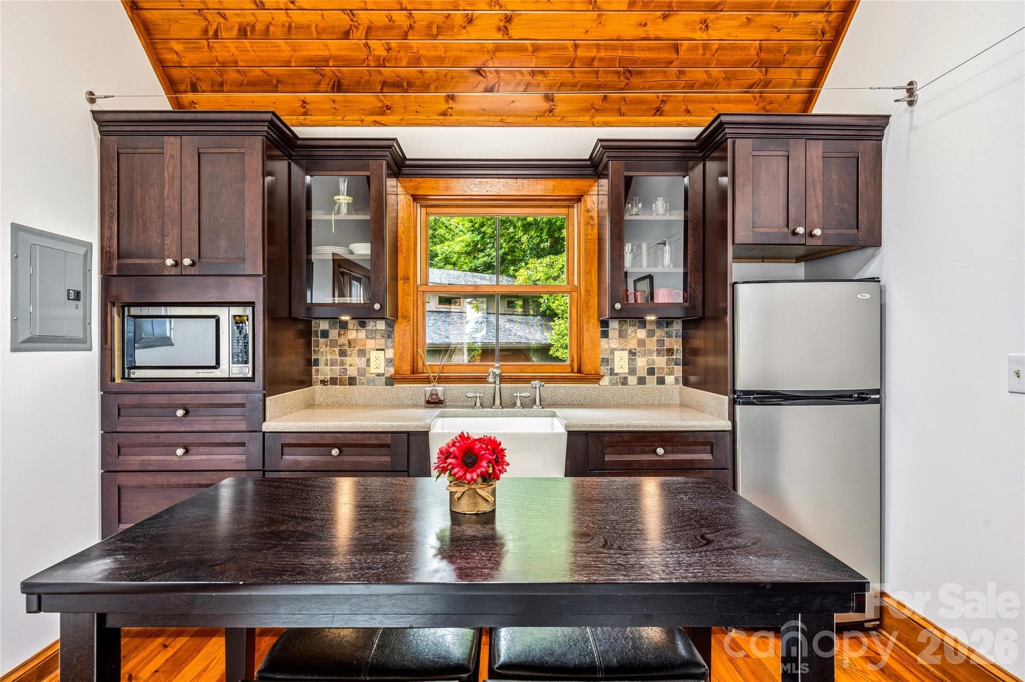Guest house kitchen - 4862 Pinnacle Mountain Road, Zirconia