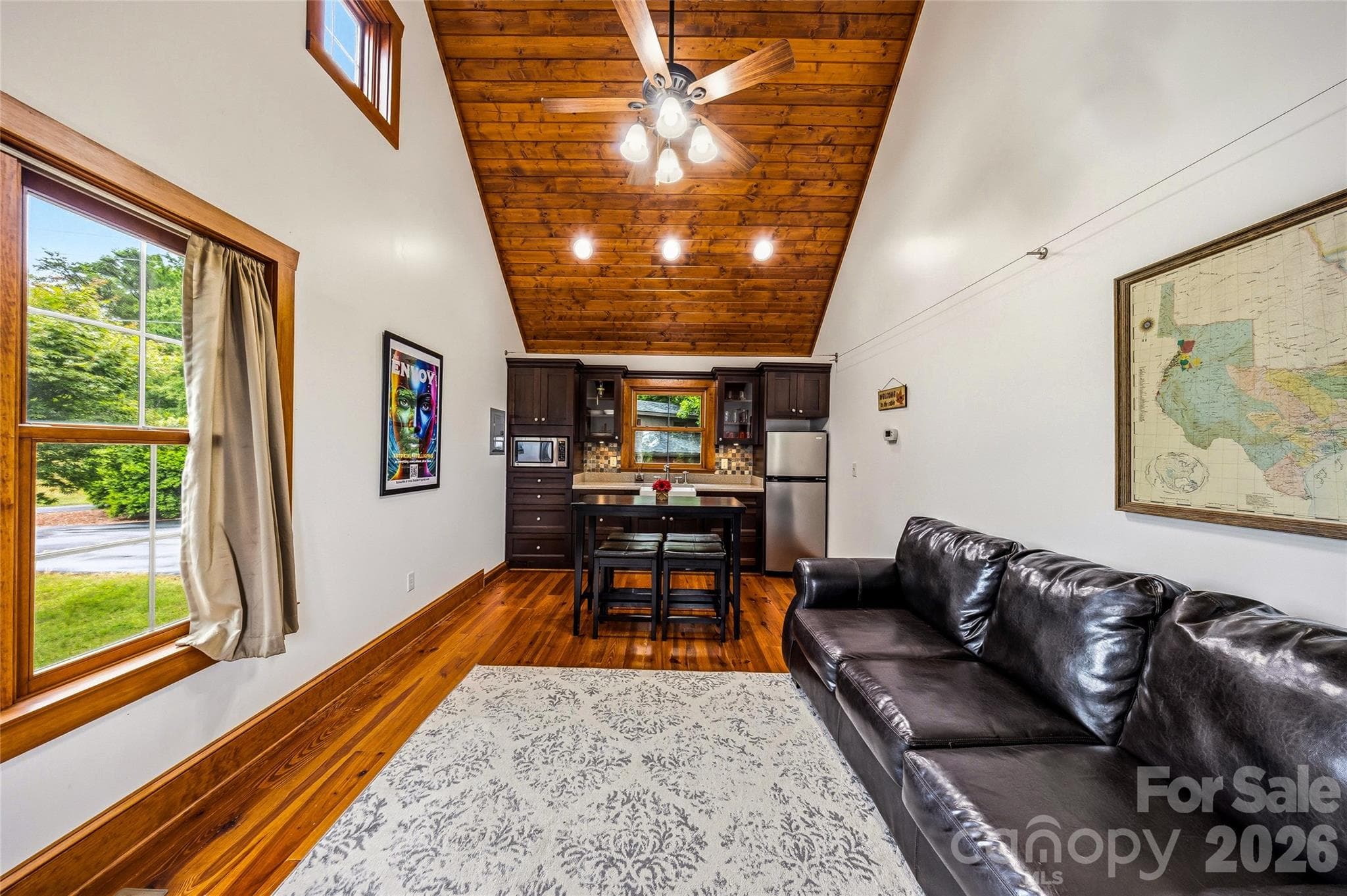 Guest house Living room - 4862 Pinnacle Mountain Road, Zirconia