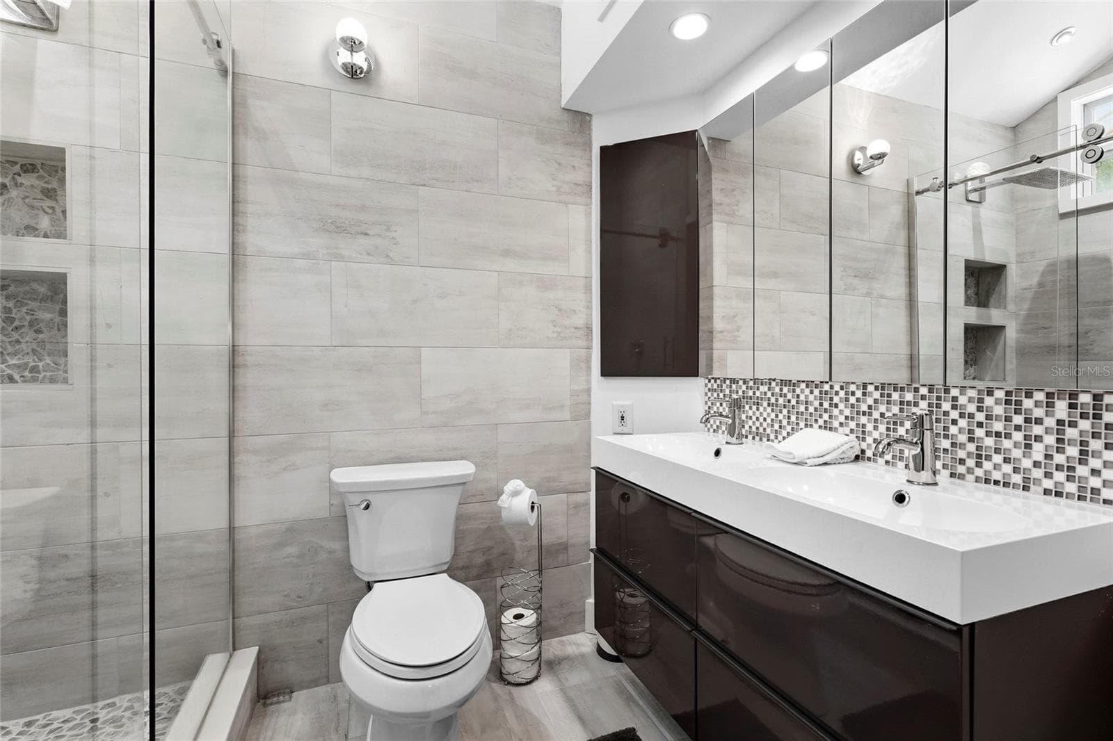Primary Ensuite - 2480 ALAMEDA AVE, SARASOTA