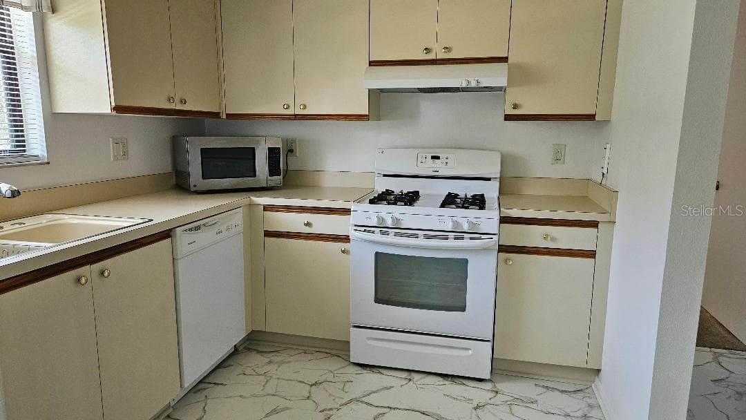 Condominium at 5920 80TH ST N #308, ST PETERSBURG, photo 8 of 32