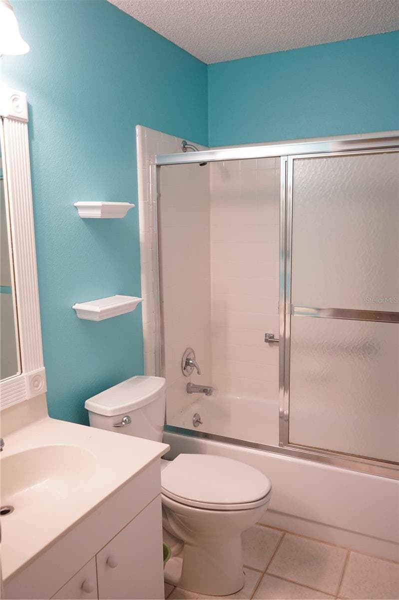 hall bath - 652 MC DANIEL ST, SUN CITY CENTER