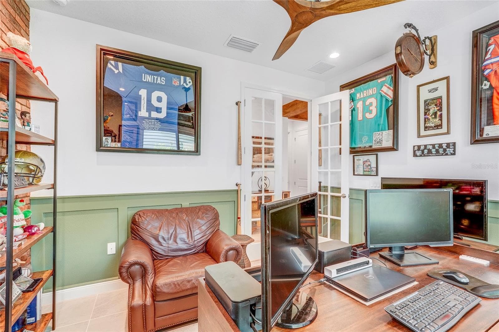 Beautiful Wainscotting - 10233 LAKE WALES CIR, SARASOTA