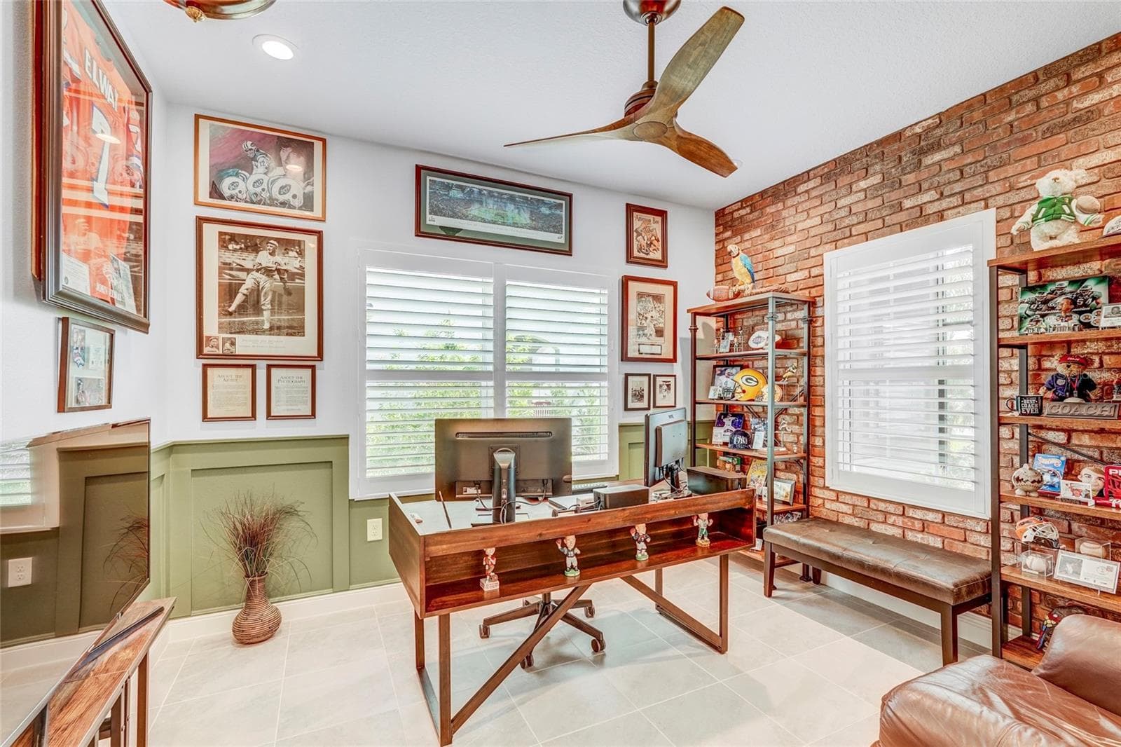 Custom Built Brick Feature Wall - 10233 LAKE WALES CIR, SARASOTA